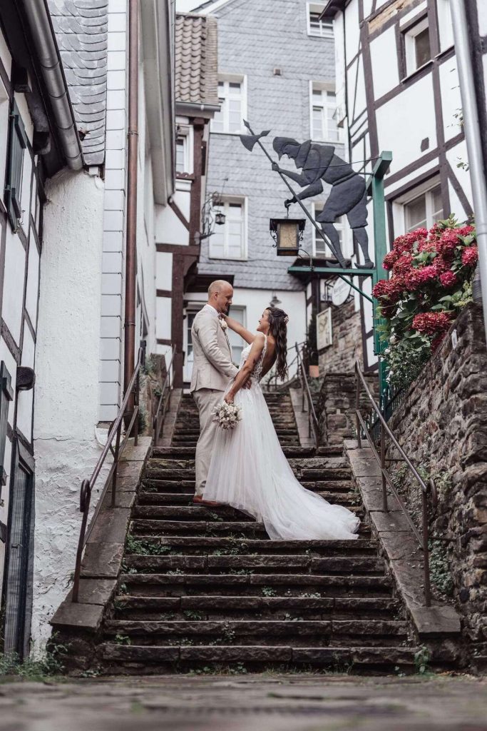 Sven Schau fotografiert ein Hochzeitspaar beim Brautpaarshooting in Ratingen