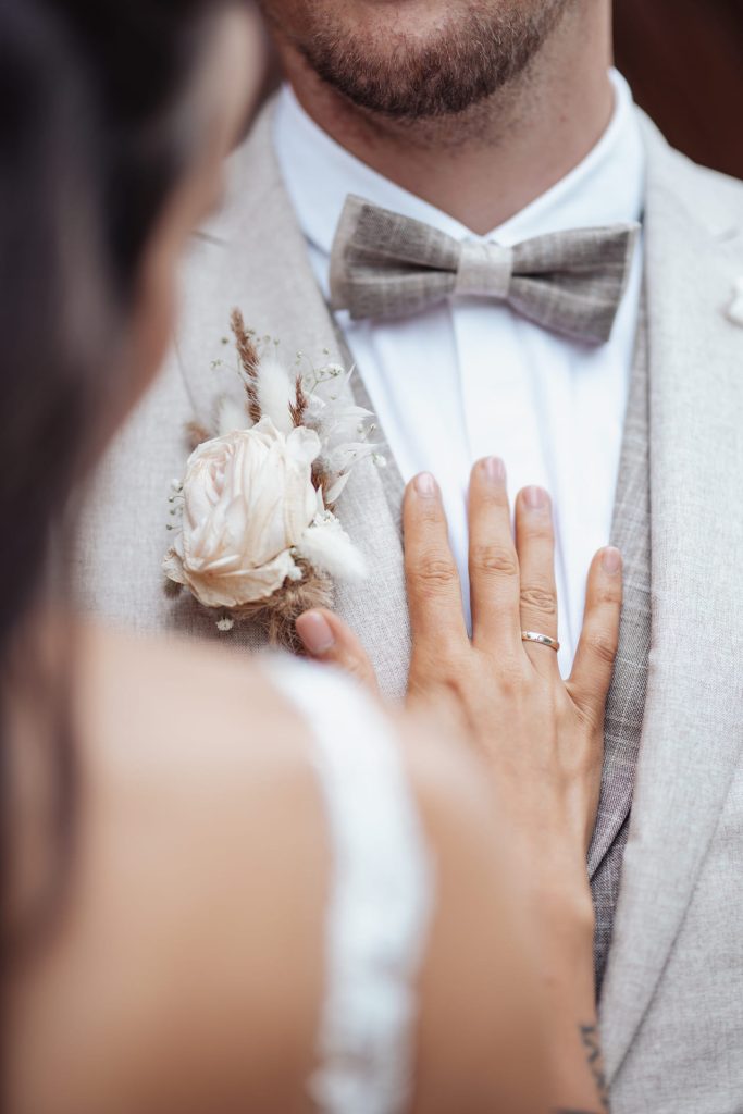 Detailfoto von Händen und Ringen von Sven Schau fotografiert