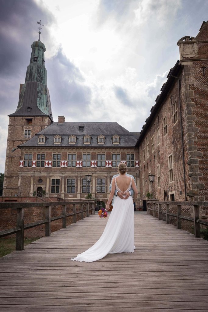 Fotograf Sven Schau fotografiert ein Brautpaar
