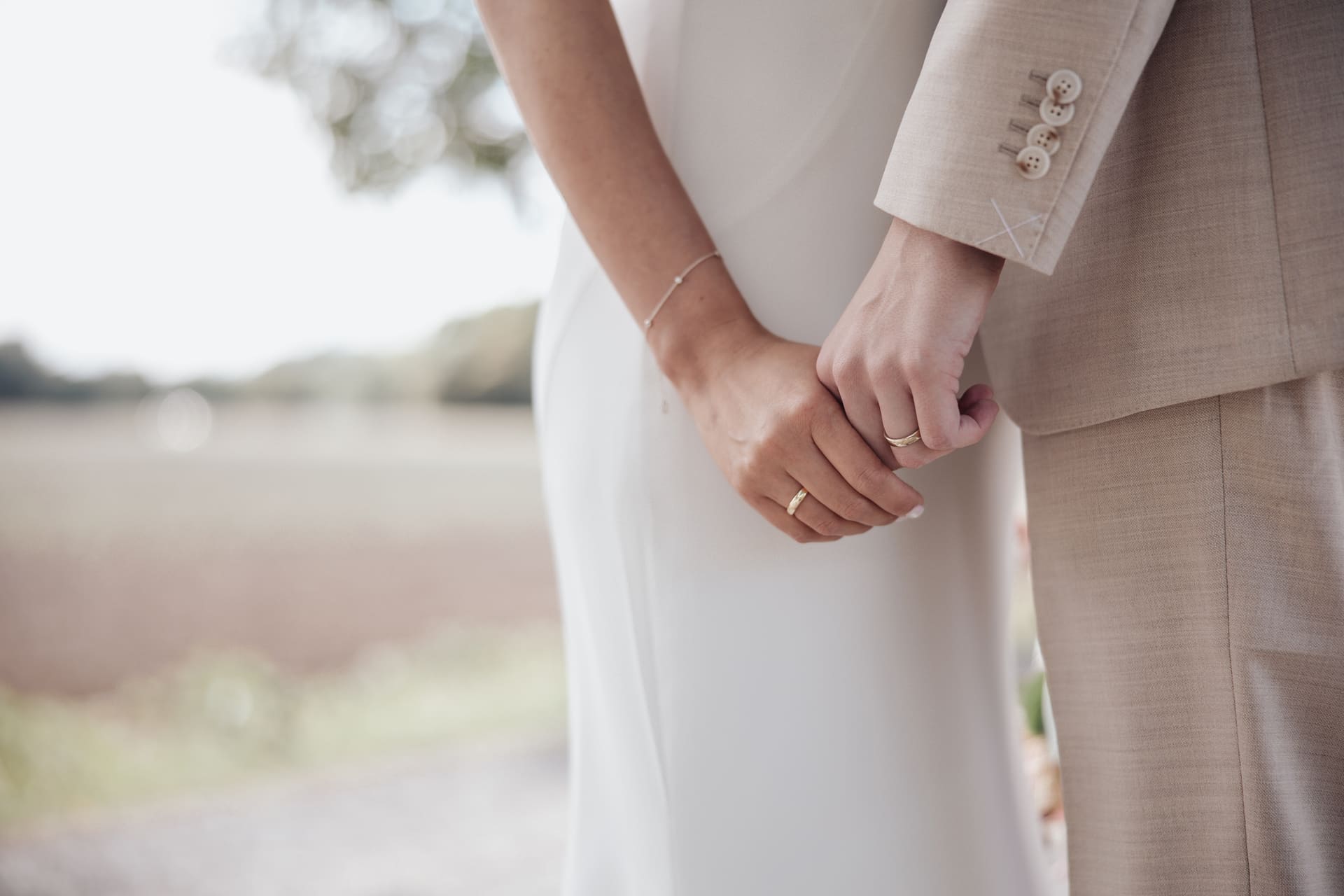 Hochzeitsringe fotografiert am Schloss Linnep von Sven Schau